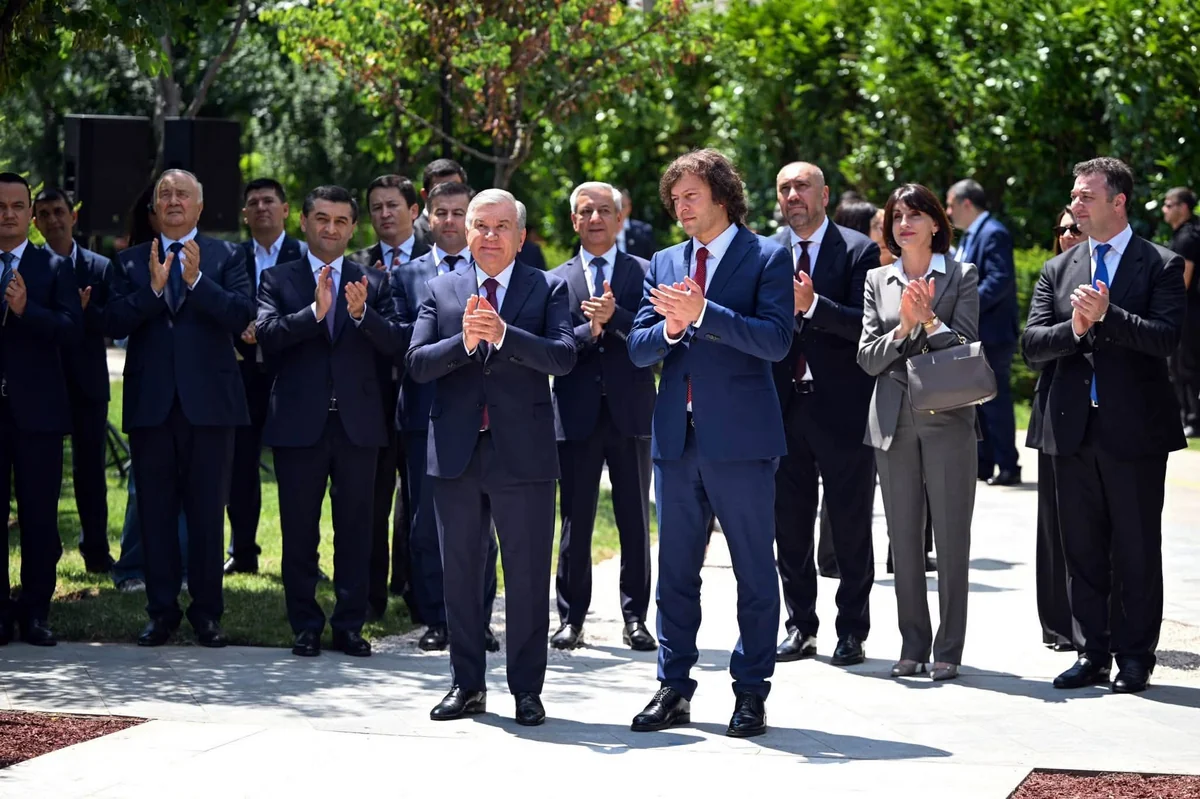 Kobaxidze və Mirziyoyev Tbilisidə Əlişir Nəvai abidəsinin açılışını ediblər