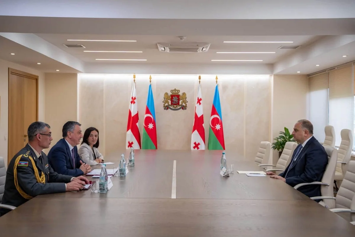 Azərbaycan səfiri Müdafiə naziri ilə görüşüb və yeni attaşeni təqdim edib - FOTO