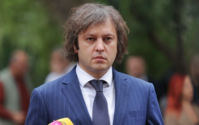 Baş nazir Qırğızıstana səfər edib