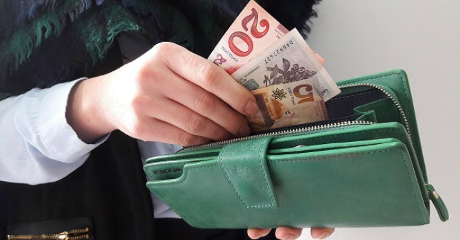 Gürcüstanda orta əmək haqqı 2 389 lari təşkil edib | Statistika Xidməti