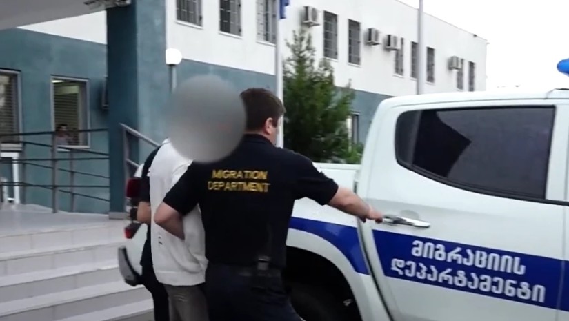 54 xarici vətəndaş ölkədən çıxarılıb