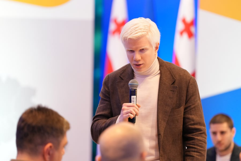 Çotne İvanişvili ölkədə baş verən bəzi hadisələrin onu narahat etdiyini bildirib