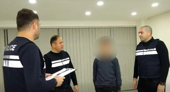 İnanılmaz fakt: 14 yaşlı yeniyetmə 30-a yaxın avtomobil qaçırıb - VİDEO