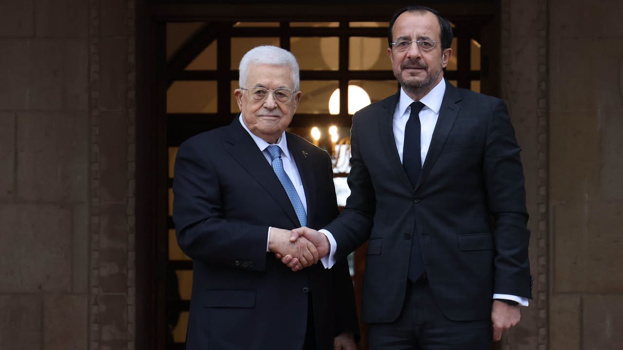 Mahmud Abbas Yunan Kiprinə səfər edib