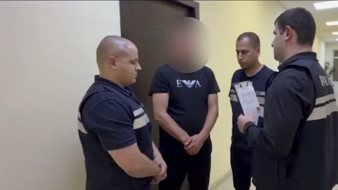 Tbilisidə insident: Gecə klubunun mühafizəçisi bıçaqlanıb