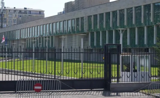 DTX Tbilisidə odlu silah və döyüş sursatlarının qanunsuz satışı faktı ilə bağlı üç xarici vətəndaşı saxlayıb