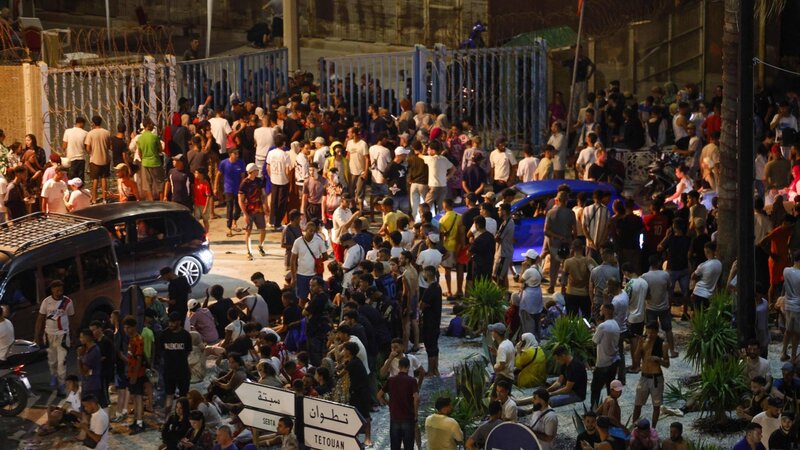 Mərakeş İspaniya ilə sərhəddə miqrantlara qarşı su şırnaqları və gözyaşardıcı qazdan istifadə edib