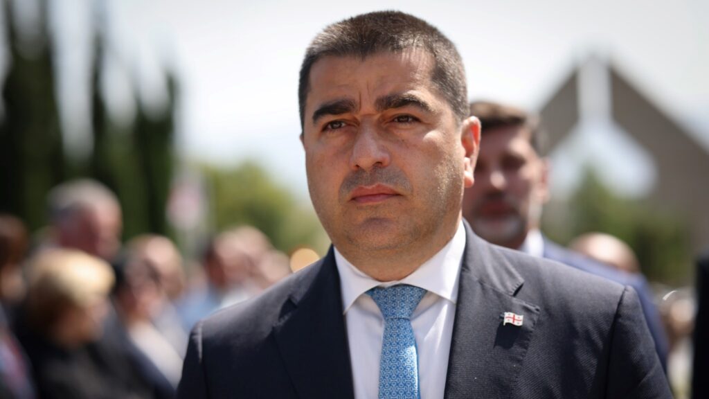 Parlamentin sədri Brüsselə yola düşüb